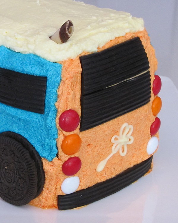 bus cake